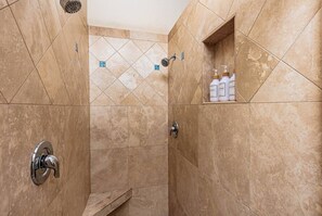 Hair dryer, towels - Vacation Pool Home W Separate Casita & Game Room! (Lake Havasu City)