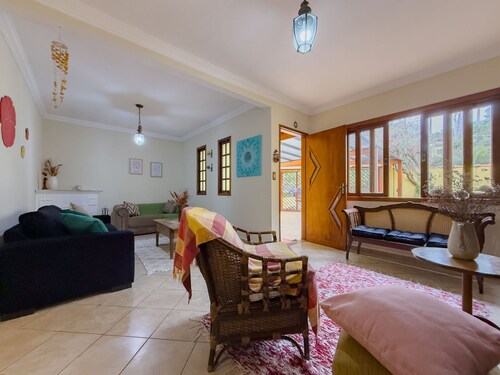 Home with Gourmet Area & 3 Suites – Granja Viana