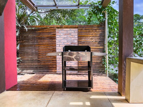 House with Pool & Nature View – Granja Viana
