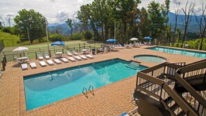 Pool - Your Smoky Mountain Dream Vacation Awaits at Southern Oak (Gatlinburg)