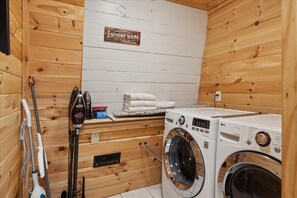 Interior - Your Smoky Mountain Dream Vacation Awaits at Southern Oak (Gatlinburg)