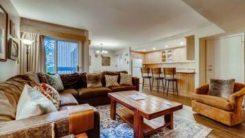 Condo, Multiple Beds, Patio, Mountain View (A-K-WI1034) | Living area