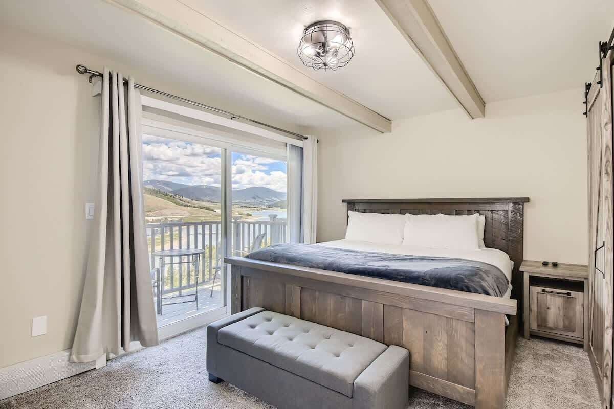 Apartment, Mehrere Betten, Balkon, Bergblick (A-D-SY47) | 3 Schlafzimmer, individuell dekoriert, individuell eingerichtet