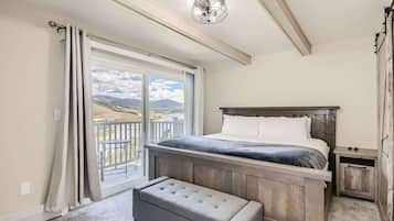 Apartment, Mehrere Betten, Balkon, Bergblick (A-D-SY47) | 3 Schlafzimmer, individuell dekoriert, individuell eingerichtet