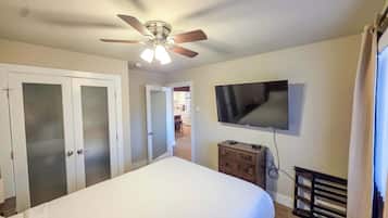 Condo, Multiple Beds, Balcony, Mountain View (A-K-SND204) | 2 bedrooms, individually decorated, individually furnished, bed sheets