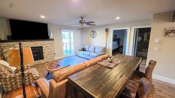 Condo, Multiple Beds, Balcony, Mountain View (A-K-SND204) | Living area