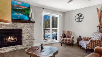 Condo, Multiple Beds, Balcony, Mountain View (A-K-SND204) | Living area