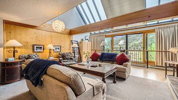 Condo, Multiple Beds, Balcony, Mountain View (A-K-AZ-DC1810) | Living area