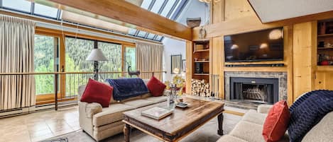 Condo, Plusieurs lits, balcon, vue sur la montagne (A-K-AZ-DC1810) | Vue de la chambre