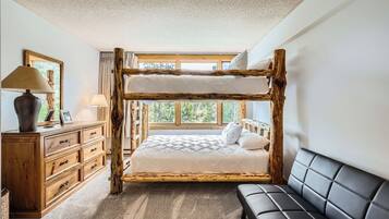 Condo, Multiple Beds, Balcony, Mountain View (A-K-AZ-DC1810) | 3 bedrooms, individually decorated, individually furnished, bed sheets