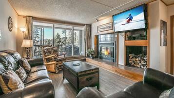 Condo, Multiple Beds, Hot Tub, Mountain View (A-K-TP2113-#) | Living area