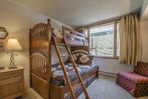 3 bedrooms, individually decorated, individually furnished, bed sheets - Close to Slopes, Pool, & Nature: The Pines Condo in Beautiful Keystone (Keystone)