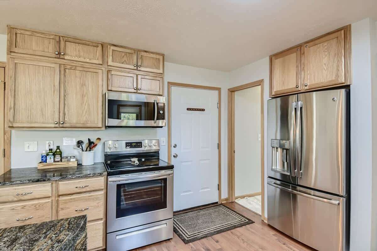 House, Multiple Beds, Hot Tub, Mountain View (A-S-300LP) | Private kitchen