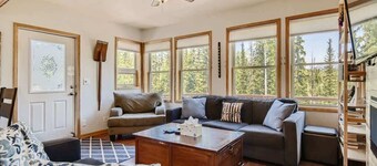 4BR Townhome w/ Private Hot Tub, Garage, and Deck