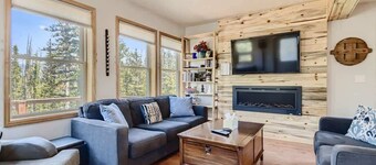 4BR Townhome w/ Private Hot Tub, Garage, and Deck