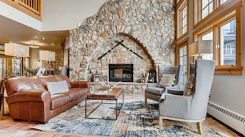 Condo, Multiple Beds, Balcony, Mountain View (A-K-AZ-ES8636) | Living area