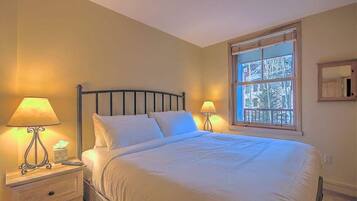 Condo, 1 King Bed with Sofa bed, Balcony, Mountain View (A-K-AZ-SM8175)