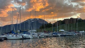 A marina with boats docked, a mountain in the background, and buildings on a hillside. - Amazing Heart of Frisco Condo (Frisco)