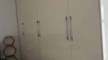 1 chambre, fer et planche Ă repasser, Wi-Fi, draps fournis