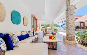 Terrace/patio - Villa Bella Laguna Beach Access 6 Bedrooms with bonus Staff Room (Sosúa)
