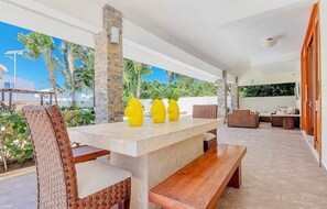 Outdoor dining - Villa Bella Laguna Beach Access 6 Bedrooms with bonus Staff Room (Sosúa)