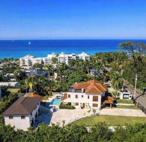 Exterior - Villa Bella Laguna Beach Access 6 Bedrooms with bonus Staff Room (Sosúa)