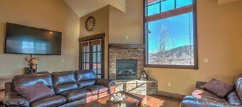 Minutes From World Class Ski Resorts, Hot Tub!