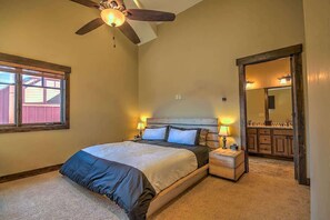 Townhome, Multiple Beds, Hot Tub, Mountain View (A-S-RR60A) | 4 bedrooms - Minutes From World Class Ski Resorts, Hot Tub! (Silverthorne)