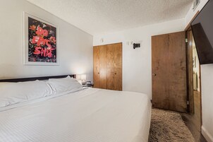 1 habitación, decoración personalizada y muebles diferentes 