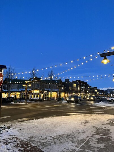 Frisco Hotspot - Hot Tub & More, Sleeps 4