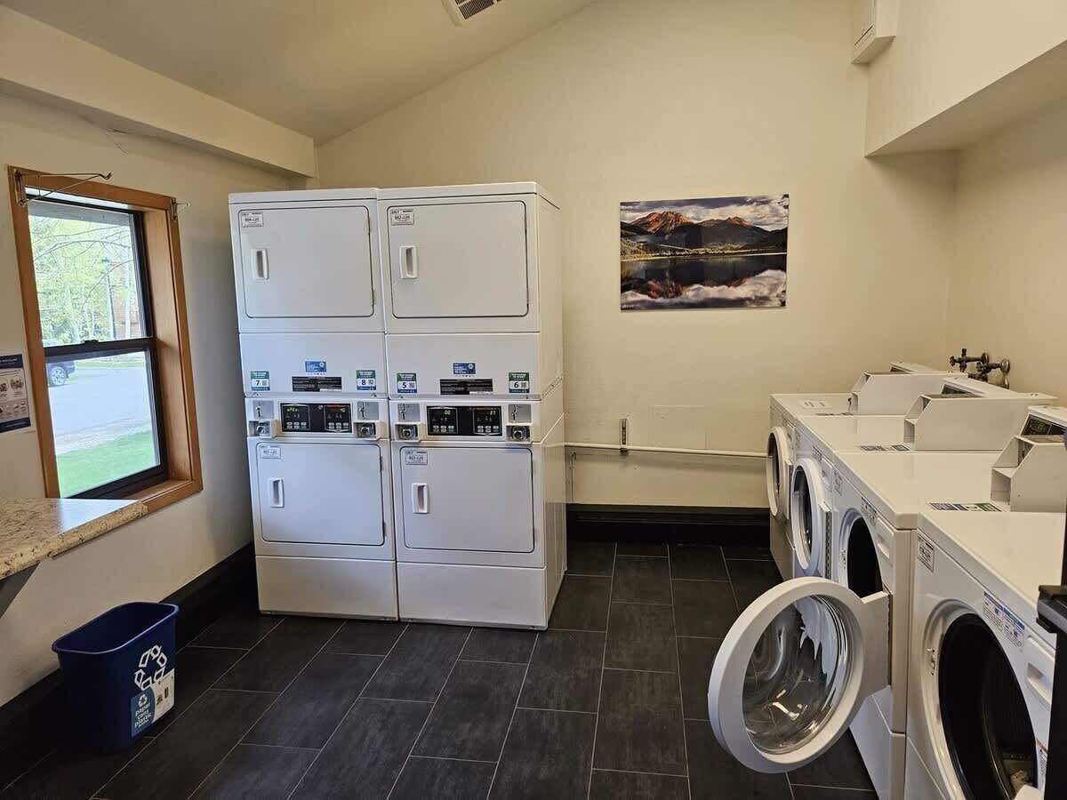 Condo, Multiple Beds, Balcony, Mountain View (A-F-MSC131) | Laundry