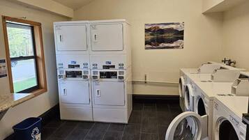 Condo, Multiple Beds, Balcony, Mountain View (A-F-MSC131) | Laundry