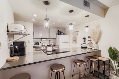 Frisco Hotspot - Hot Tub & More, Sleeps 4