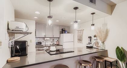 Frisco Hotspot - Hot Tub & More, Sleeps 4