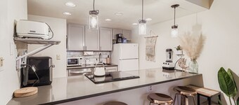 Frisco Hotspot - Hot Tub & More, Sleeps 4
