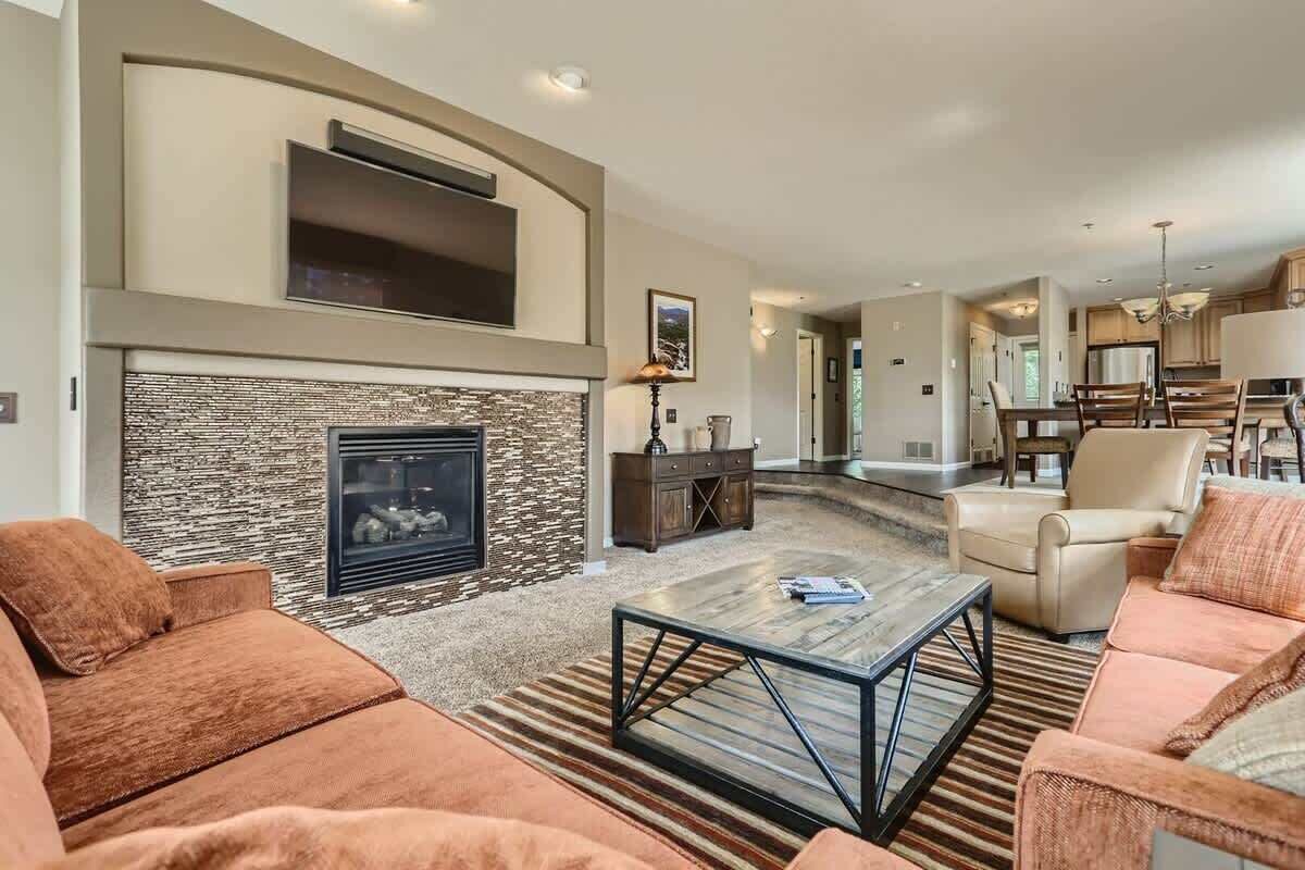 Condo, Multiple Beds, Patio, Mountain View (A-F-FBC101) | Living area