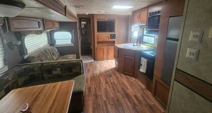 Serene 2-bedroom recreational vehicle in charming Vidor