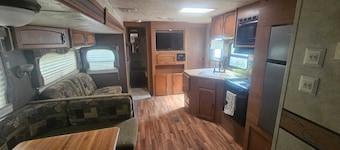 Serene 2-bedroom recreational vehicle in charming Vidor