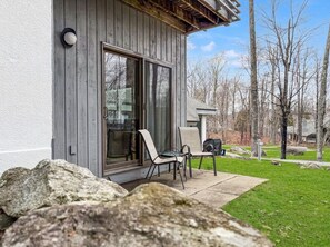 Terrace/patio - Fully renovated with a designer`s touch. Skip the dated `ski cabin` for a sleep, boutique feel. (Killington)