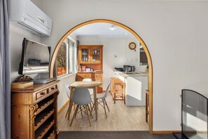 Dining - Get Away By The Green - Cromwell Holiday Home (Cromwell)