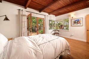 WiFi, bed sheets - Casa Nopal 1 BD Cottage in Santa Barbara (Santa Barbara)