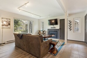 TV, fireplace - Edwards Condo - Near Trails, Pickleball, & Tennis (Edwards)