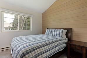 Desk, WiFi, bed sheets - Edwards Condo - Near Trails, Pickleball, & Tennis (Edwards)