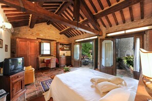 Iron/ironing board, Internet, bed sheets - Villa Il Gufo - Seven Bedroom Villa, Sleeps 20 (Anghiari)