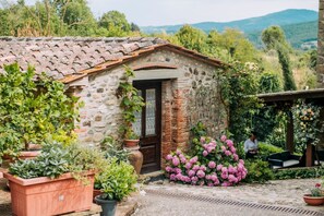 Exterior - Villa Il Gufo - Seven Bedroom Villa, Sleeps 20 (Anghiari)