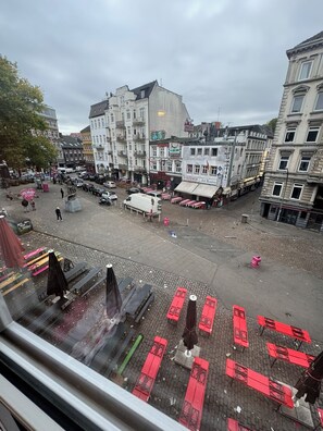 Comfort Double Room, City View | Property grounds - Suite-Pauli (Hamburg)