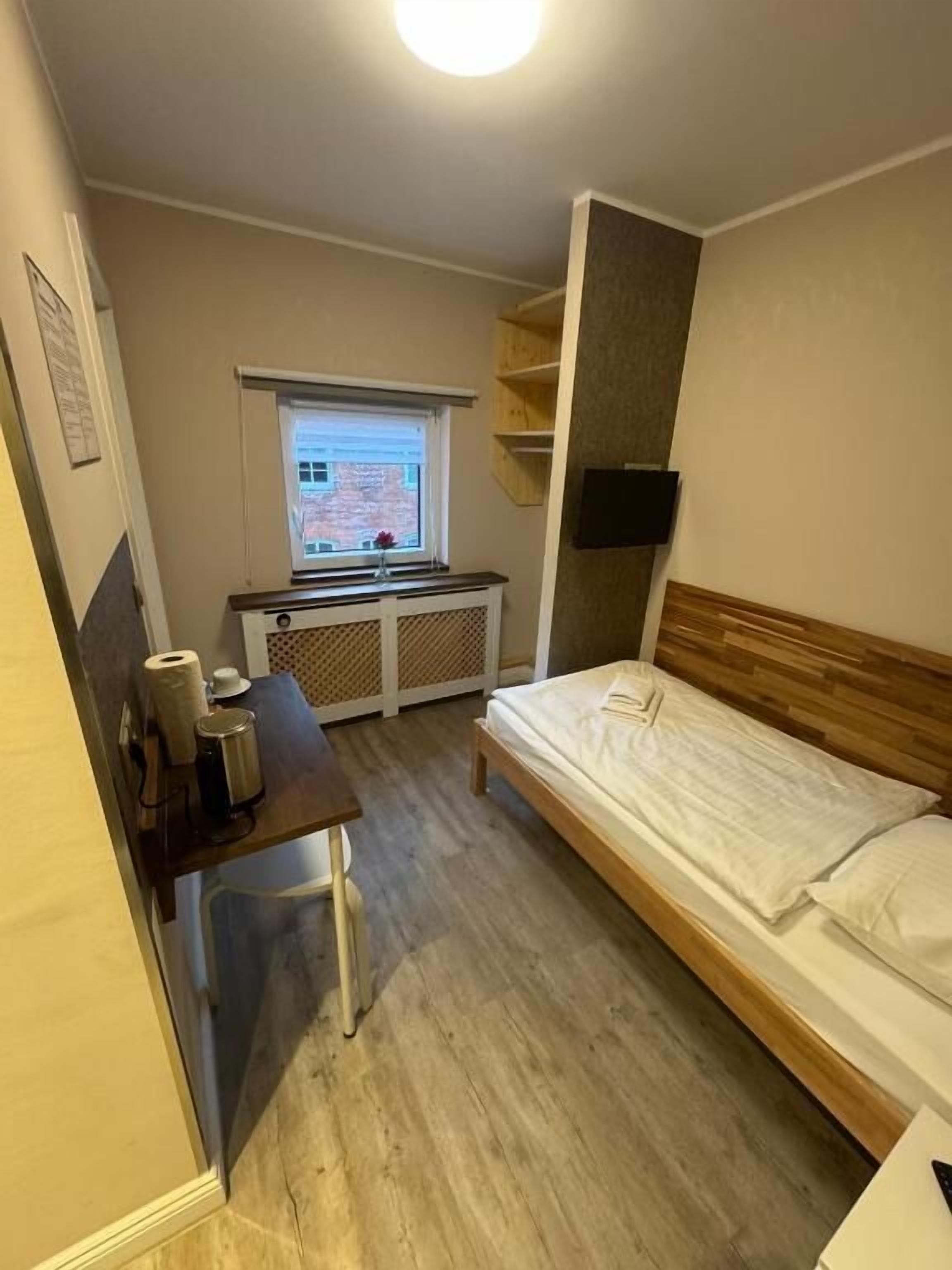 Chambre Simple Confort, vue cour intérieure | Wi-Fi gratuit