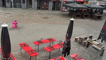 Comfort-Doppelzimmer, Stadtblick | Speisen im Freien