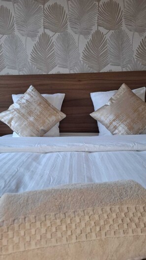 WiFi, bed sheets
