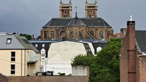 A historic building with two towers, a bridge in the foreground, and a mix of residential and commercial buildings. - Cosy studio • 5 min from station and center - Very bright and quiet (Amiens)